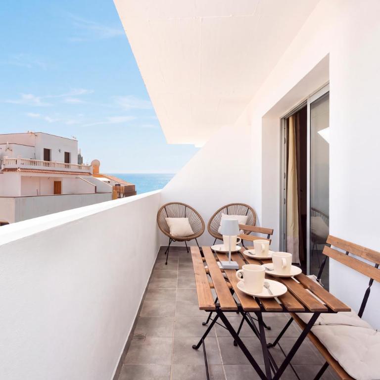 Buho Los Cristianos - Two-Bedroom Apartment with Balcony and Sea View - 13