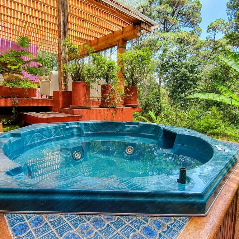 Forest Retreat Room w Hot Tub & Fireplace - Budget Double Room - 3