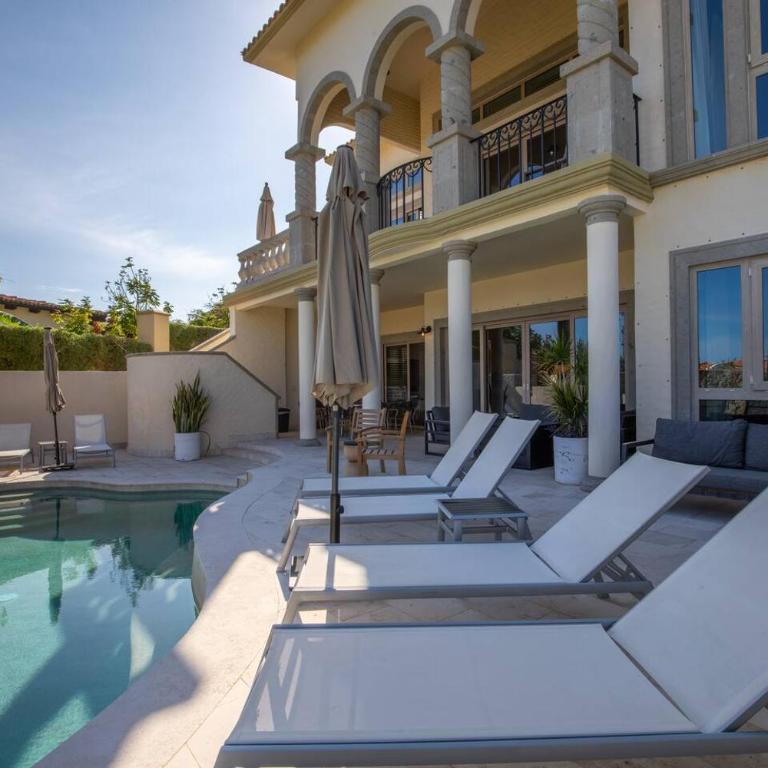 Luxury Villa Retreat, Pool and close to the beach - Ferienhaus - 13