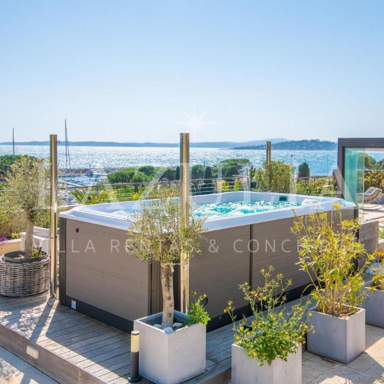 Penthouse Vue Mer, Jacuzzi, Proche Plage & Port - Appartement 3 Chambres - 1