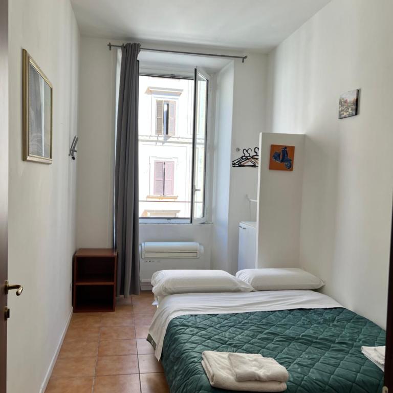 Meltin' Rome Guest House - Camera Matrimoniale Standard con Bagno in Comune - 1