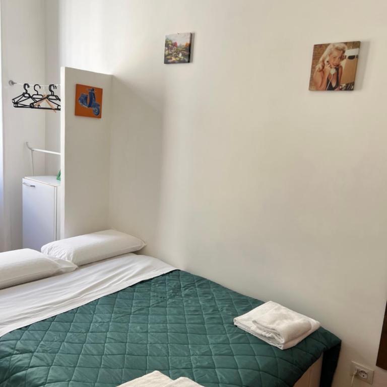 Meltin' Rome Guest House - Camera Matrimoniale Standard con Bagno in Comune - 2