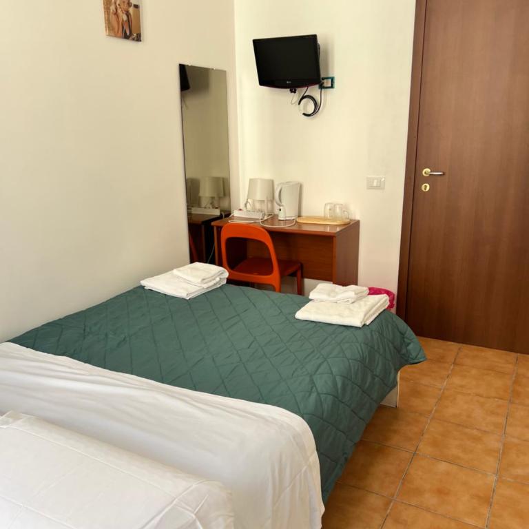 Meltin' Rome Guest House - Camera Matrimoniale Standard con Bagno in Comune - 3