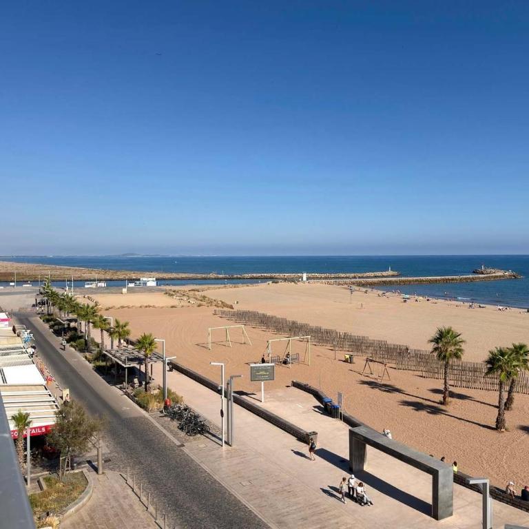 Stunning Beachfront 3 Bedroom Apartment in Valras Plage with Balcony - Appartement - 15