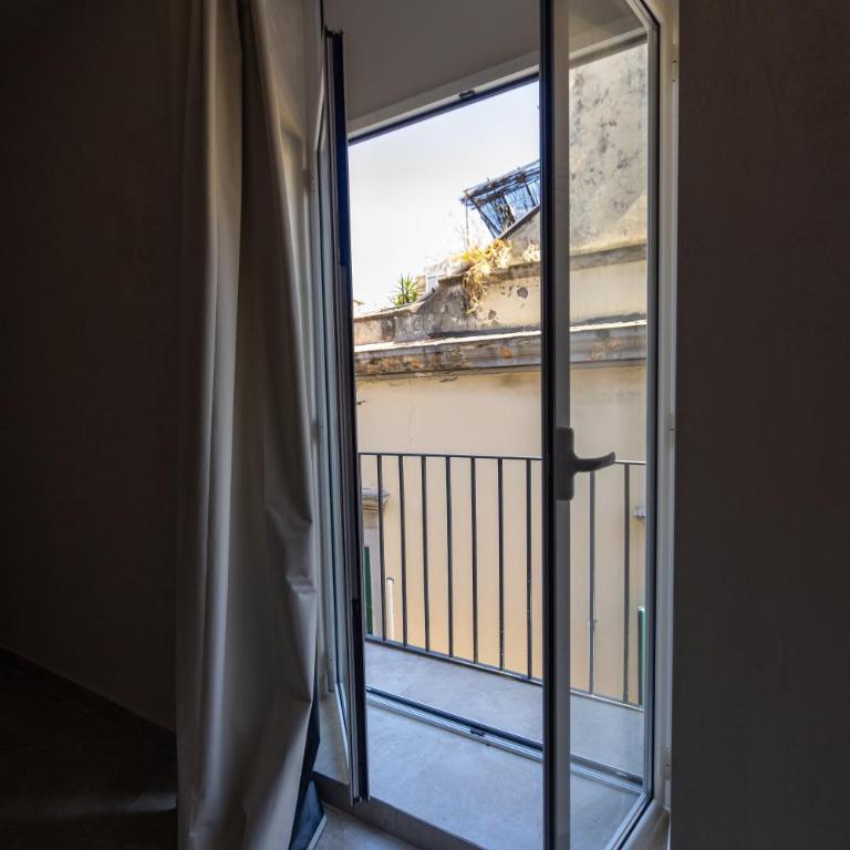 O Miracolo Napoli - Camera King con Balcone - 16
