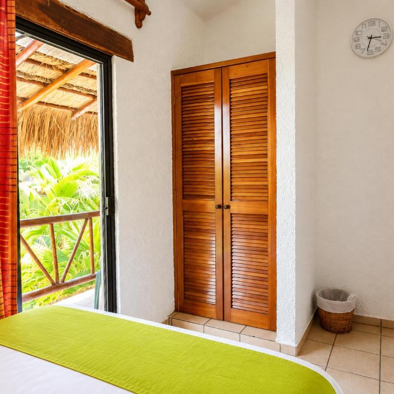 Sun Caribbean Playa del Carmen - Caribbean Room shared bathroom - 4