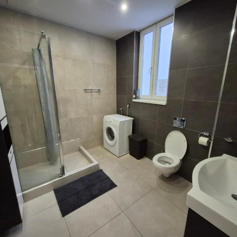 Authentic Belgrade Centre Apartments - Capacity 65 people in the same building - NEW YEAR 2027 offer - Apartman sa 4 Spavaće Sobe - 5