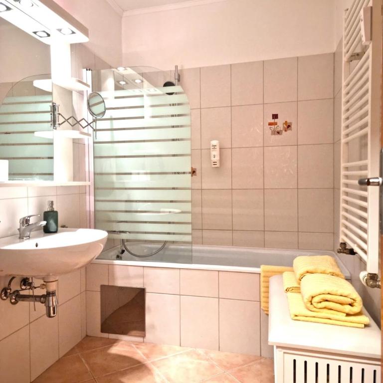 Mountain Lake Suite - One-Bedroom Apartment - 33
