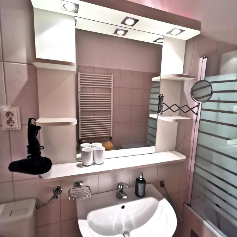 Mountain Lake Suite - One-Bedroom Apartment - 32