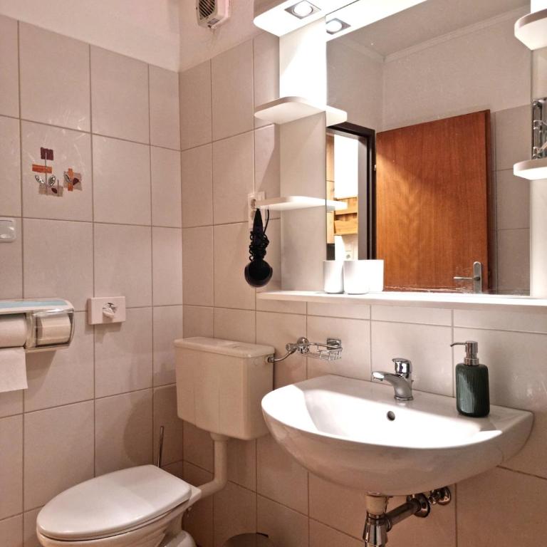 Mountain Lake Suite - One-Bedroom Apartment - 31
