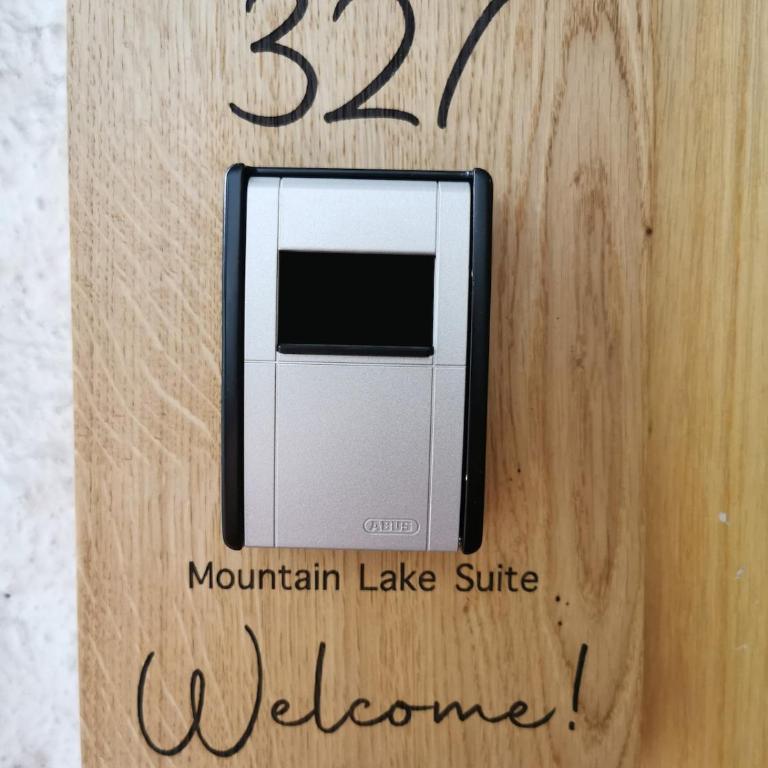 Mountain Lake Suite - One-Bedroom Apartment - 17