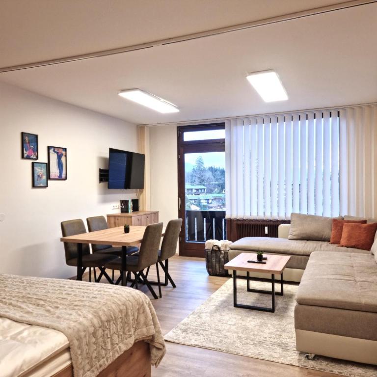Mountain Lake Suite - One-Bedroom Apartment - 1