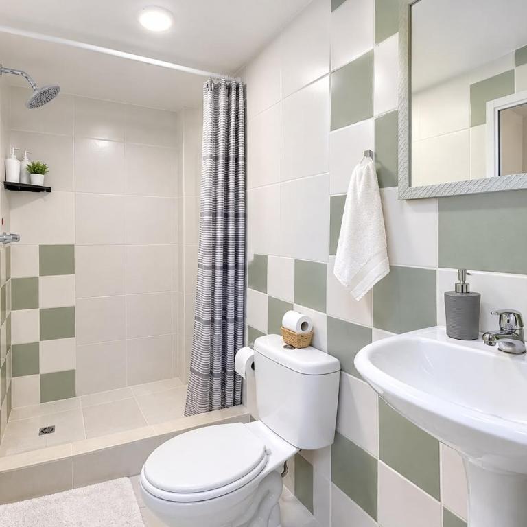 Town Apartment with terrace 4 bedrooms 3 baths - Apartamento - 4
