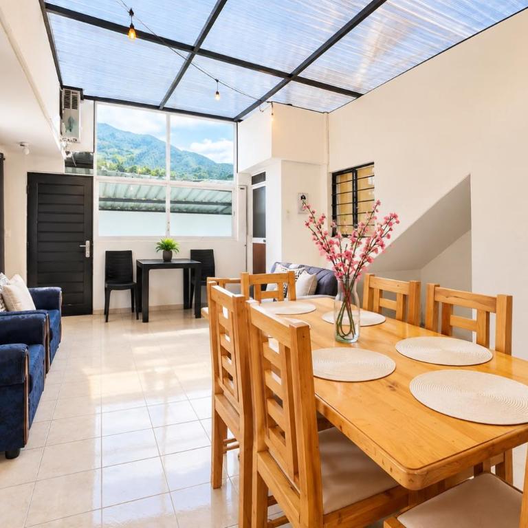Town Apartment with terrace 4 bedrooms 3 baths - Apartamento - 2