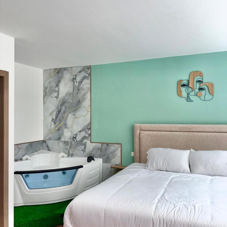 Plaza Nomad, Urban Rooms and Suites private jacuzzi Quito La Carolina - Deluxe Room (2 Adults + 1 Child) - 15