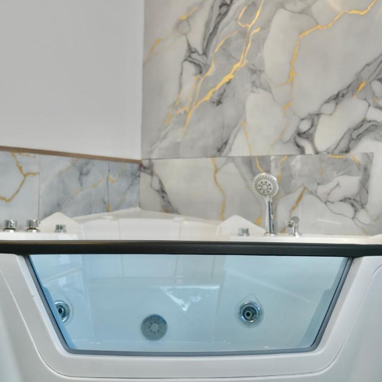 Plaza Nomad, Urban Rooms and Suites private jacuzzi Quito La Carolina - Deluxe Room (2 Adults + 1 Child) - 8