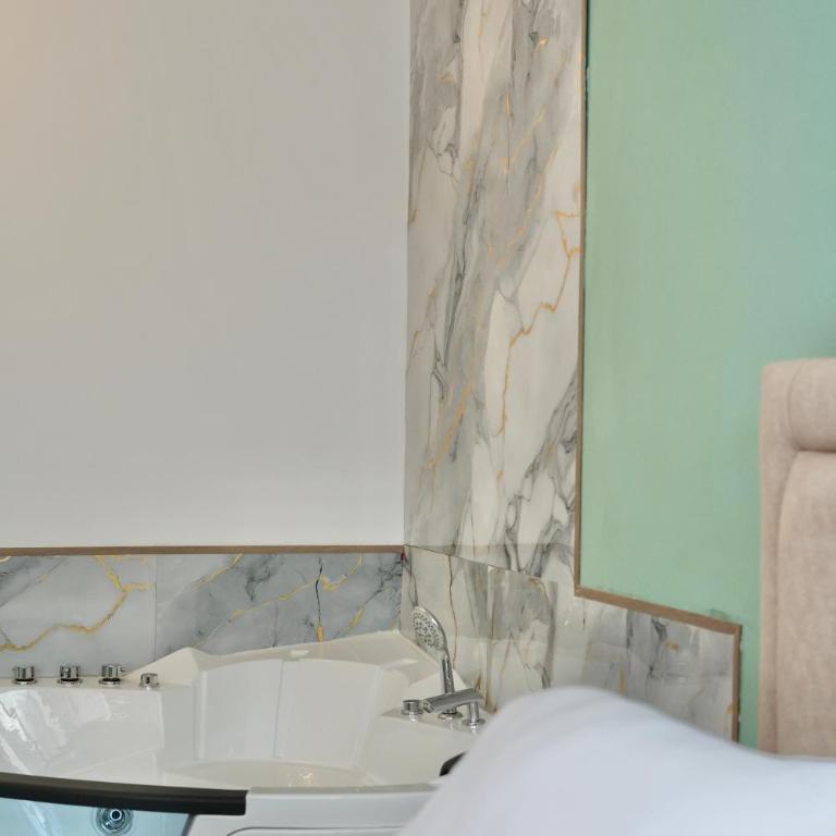 Plaza Nomad, Urban Rooms and Suites private jacuzzi Quito La Carolina - Deluxe Room (2 Adults + 1 Child) - 9