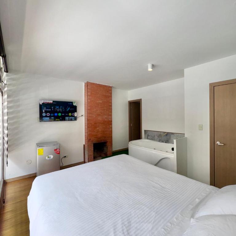 Plaza Nomad, Urban Rooms and Suites private jacuzzi Quito La Carolina - Deluxe Room - 4