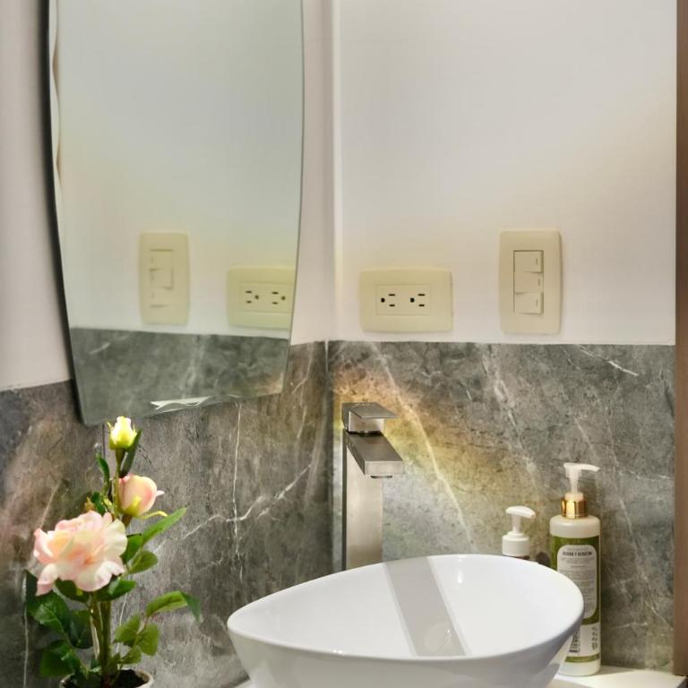 Plaza Nomad, Urban Rooms and Suites private jacuzzi Quito La Carolina - Deluxe Room - 13
