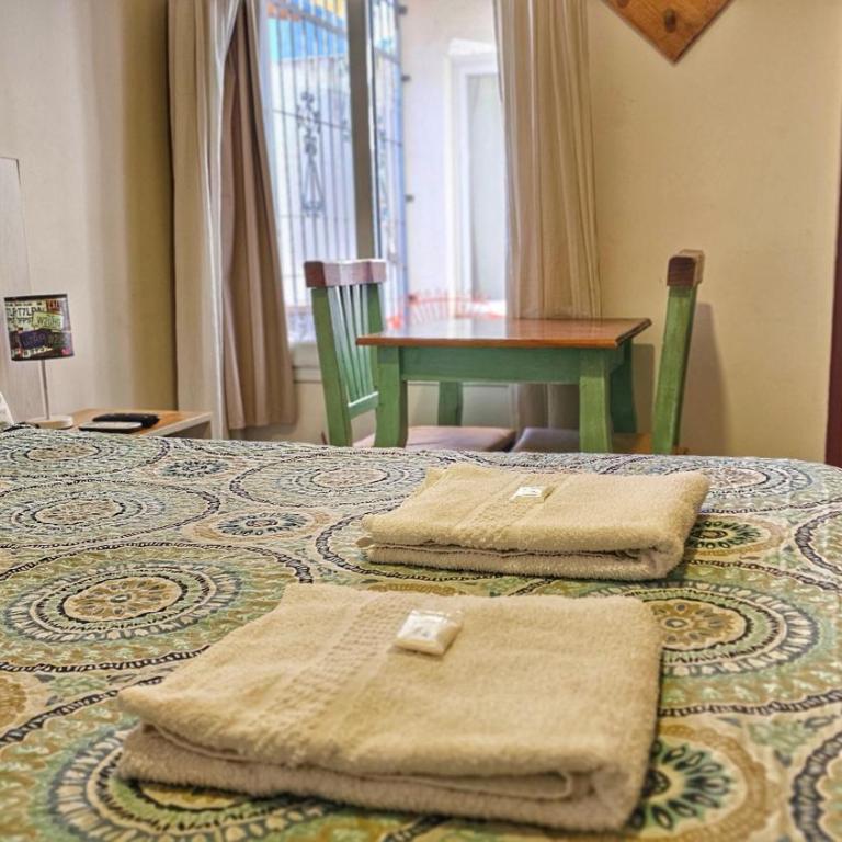Hospedaje SUEÑO URBANO - Habitación Doble con baño privado - 1 o 2 camas - 57