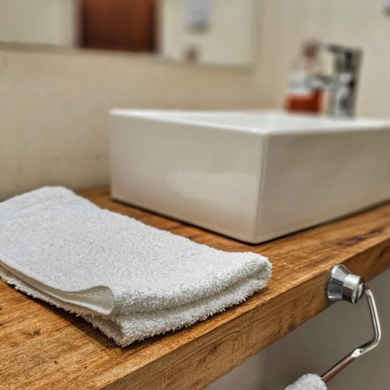 Hospedaje SUEÑO URBANO - Habitación Doble con baño privado - 1 o 2 camas - 24