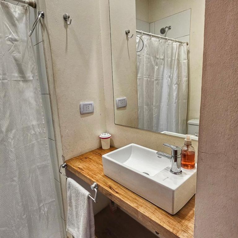 Hospedaje SUEÑO URBANO - Habitación Doble con baño privado - 1 o 2 camas - 49