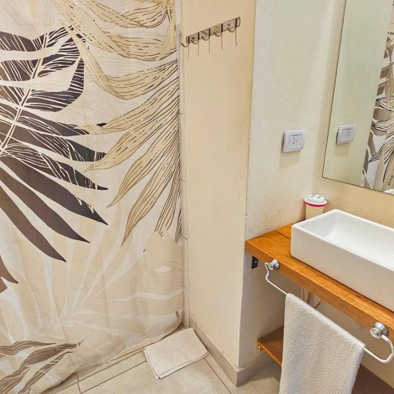 Hospedaje SUEÑO URBANO - Habitación Doble con baño privado - 1 o 2 camas - 43