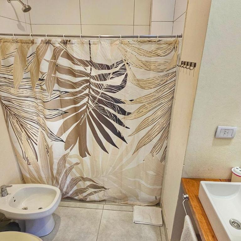 Hospedaje SUEÑO URBANO - Habitación Doble con baño privado - 1 o 2 camas - 50