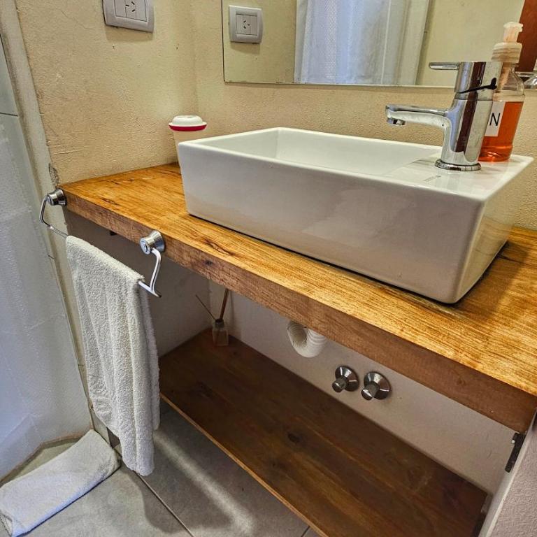 Hospedaje SUEÑO URBANO - Habitación Doble con baño privado - 1 o 2 camas - 53