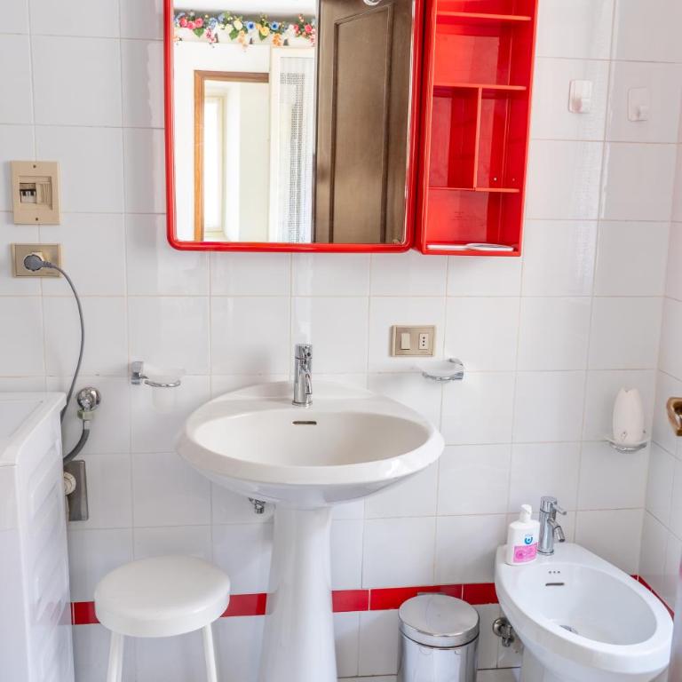 Stresa Apartament V - 100 metres to ferry with private garage - Appartamento con 1 Camera da Letto - 4