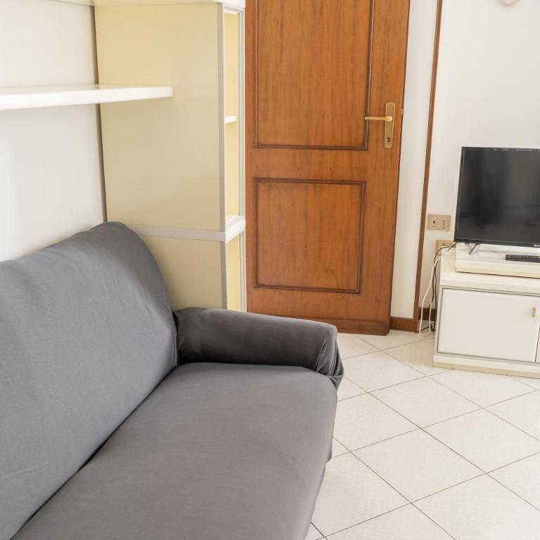 Stresa Apartament V - 100 metres to ferry with private garage - Appartamento con 1 Camera da Letto - 12