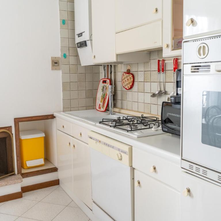 Stresa Apartament V - 100 metres to ferry with private garage - Appartamento con 1 Camera da Letto - 3