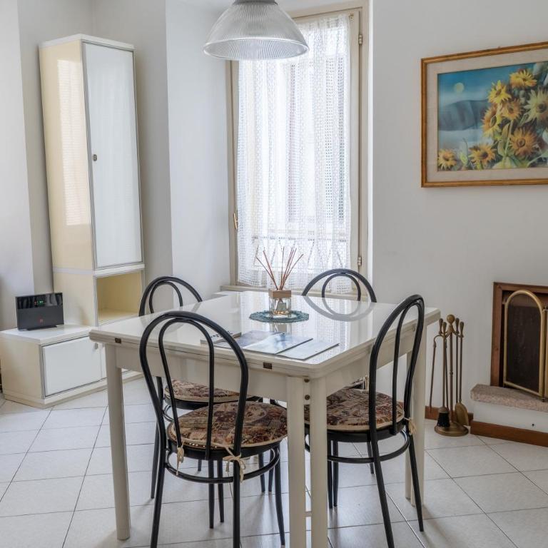 Stresa Apartament V - 100 metres to ferry with private garage - Appartamento con 1 Camera da Letto - 2