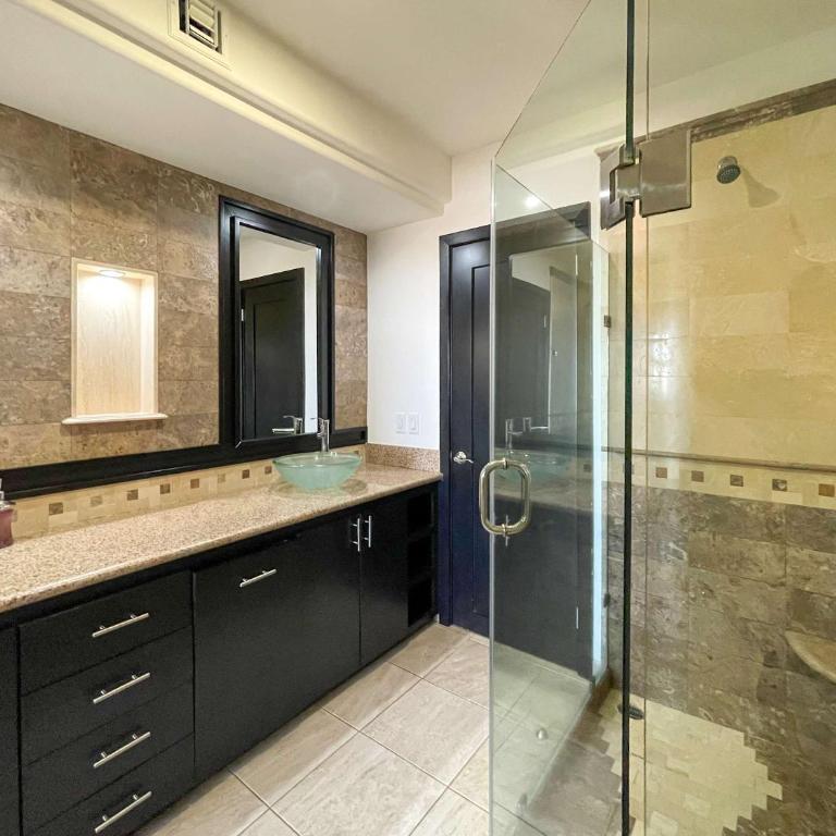 Spacious Ocean View Condo with Resort Pool #303 - Apartment - 26