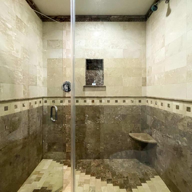 Spacious Ocean View Condo with Resort Pool #303 - Apartment - 34
