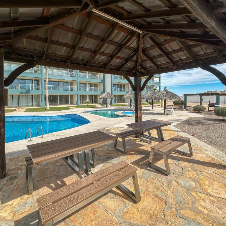 Spacious Ocean View Condo with Resort Pool #303 - Apartment - 46