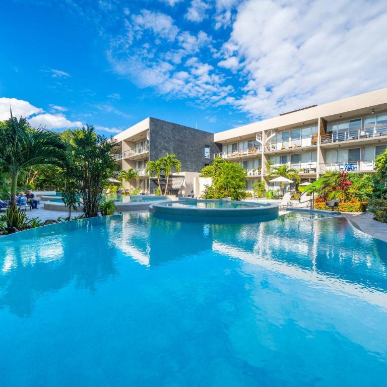 Bamoa 310 - 2BR Condo with Rooftop Pool & Gym - Apartment - 4