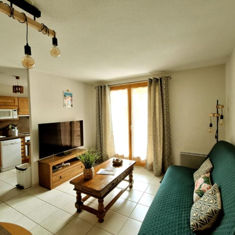Pretty rare gem in the heart of the village - Appartement - 3