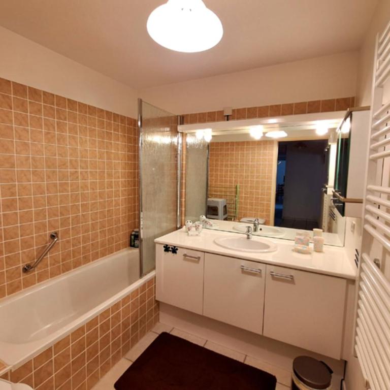 Pretty rare gem in the heart of the village - Appartement - 9