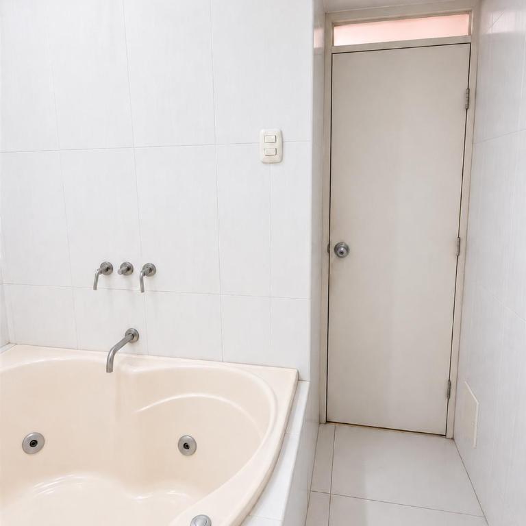 Departamento centrico a una cuadra de la iglesia del papa - One-Bedroom Apartment with Balcony and City View - 8