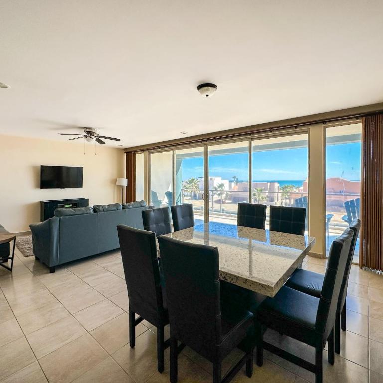 Ocean View 2BR Condo with Private Balcony #302 - Apartamento - 6