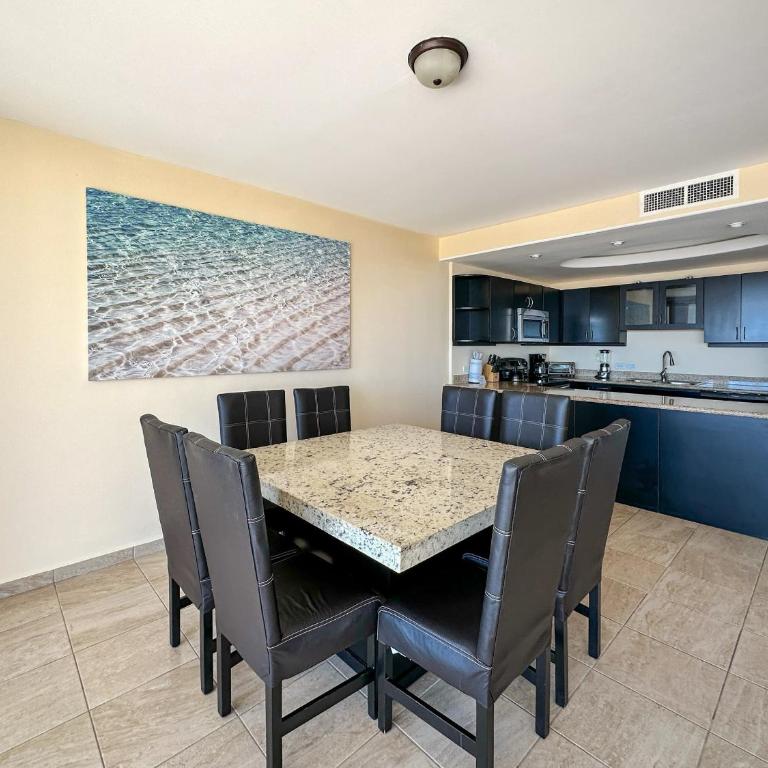 Ocean View 2BR Condo with Private Balcony #302 - Apartamento - 10