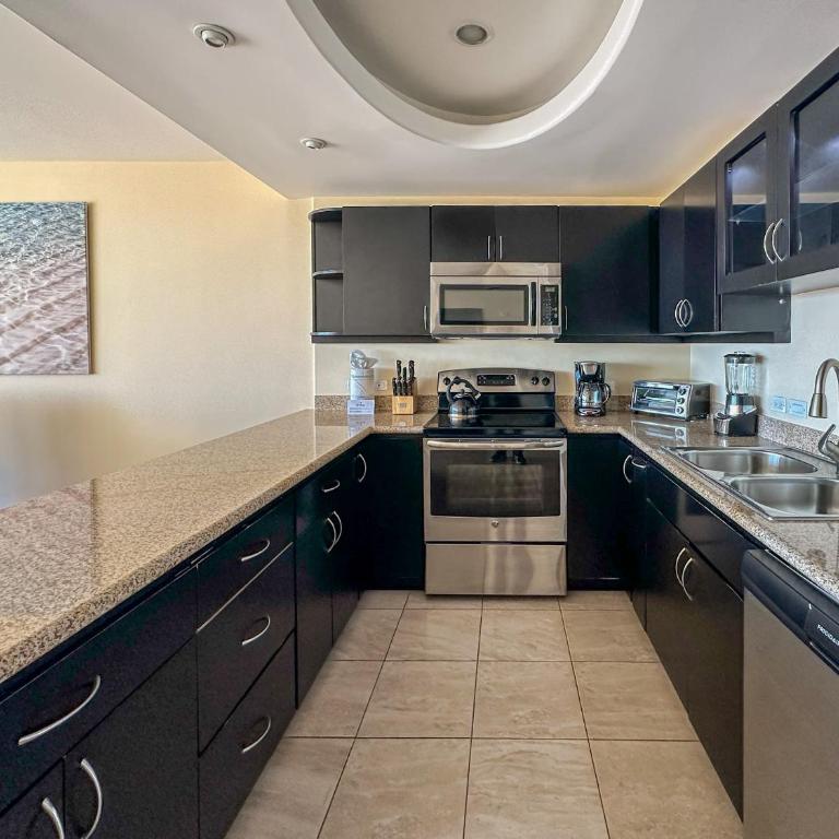 Ocean View 2BR Condo with Private Balcony #302 - Apartamento - 12