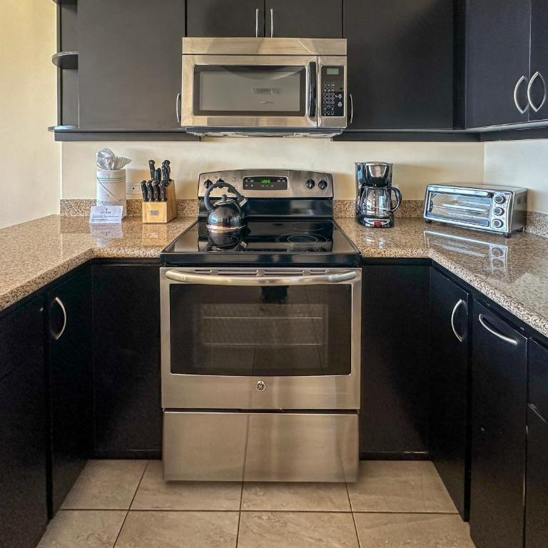 Ocean View 2BR Condo with Private Balcony #302 - Apartamento - 14