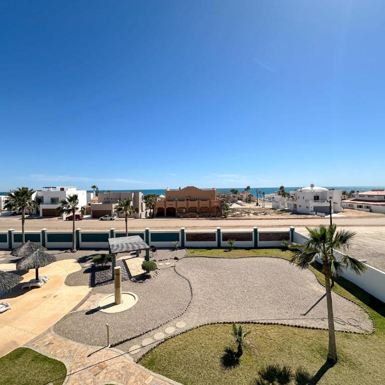 Ocean View 2BR Condo with Private Balcony #302 - Apartamento - 18
