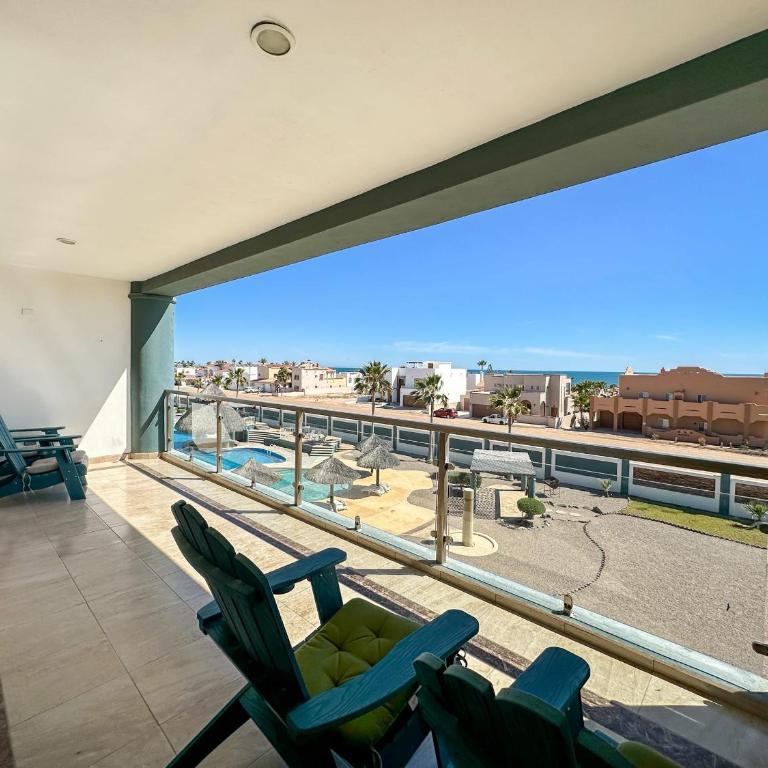 Ocean View 2BR Condo with Private Balcony #302 - Apartamento - 17