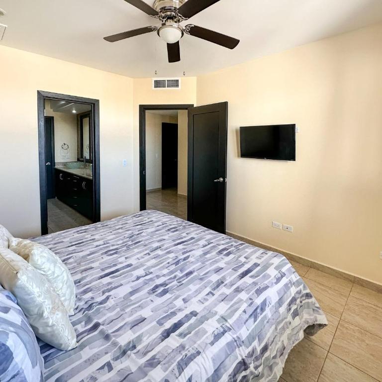Ocean View 2BR Condo with Private Balcony #302 - Apartamento - 21