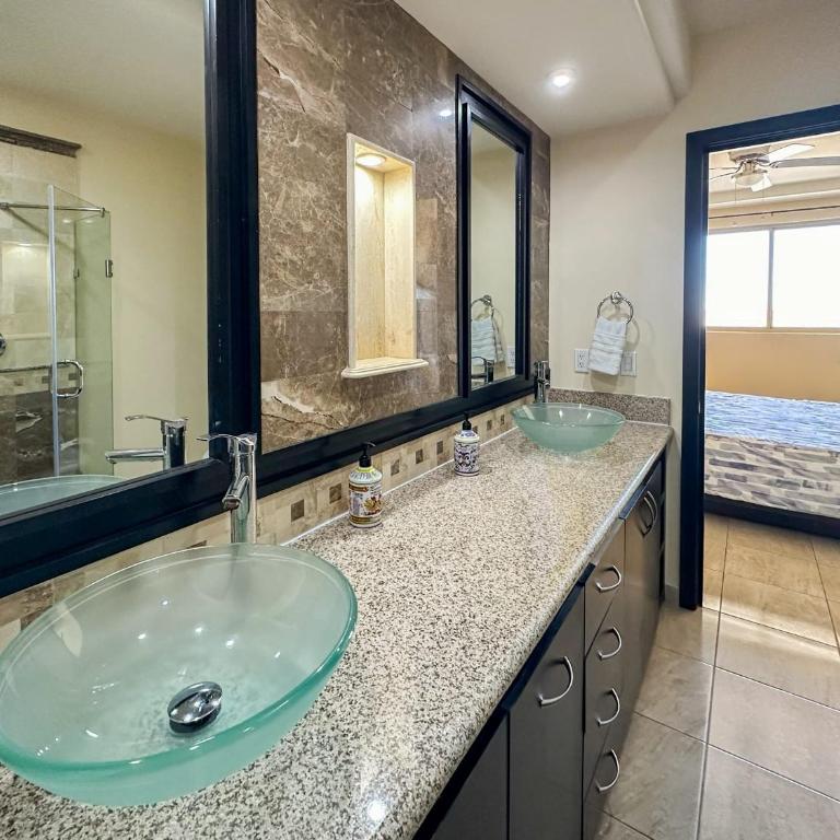 Ocean View 2BR Condo with Private Balcony #302 - Apartamento - 23