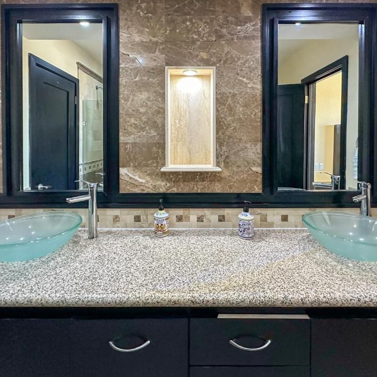 Ocean View 2BR Condo with Private Balcony #302 - Apartamento - 24