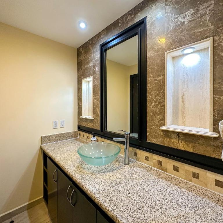 Ocean View 2BR Condo with Private Balcony #302 - Apartamento - 29